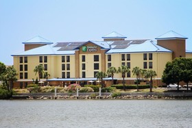 Holiday Inn Express & Suites Tampa - Rocky Point Island