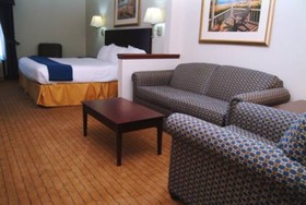 Holiday Inn Express & Suites Tampa - Rocky Point Island