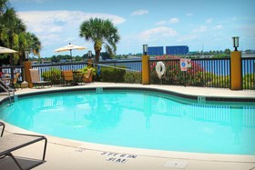 Holiday Inn Express & Suites Tampa - Rocky Point Island