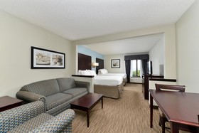 Holiday Inn Express & Suites Tampa - Rocky Point Island