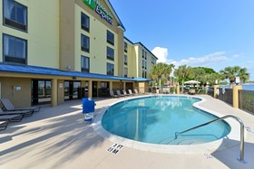 Holiday Inn Express & Suites Tampa - Rocky Point Island