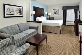Holiday Inn Express & Suites Tampa - Rocky Point Island