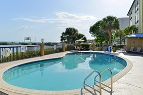 Holiday Inn Express & Suites Tampa - Rocky Point Island