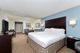 Holiday Inn Express & Suites Tampa - Rocky Point Island