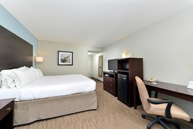 Holiday Inn Express & Suites Tampa - Rocky Point Island