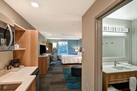 Home2 Suites by Hilton Tampa USF Near Busch Gardens