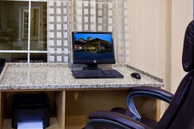 La Quinta Inn & Suites by Wyndham USF (Near Busch Gardens)