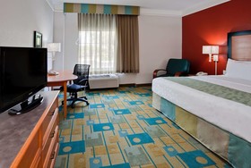 La Quinta Inn & Suites by Wyndham USF (Near Busch Gardens)
