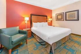 La Quinta Inn & Suites by Wyndham USF (Near Busch Gardens)