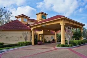 La Quinta Inn & Suites by Wyndham USF (Near Busch Gardens)