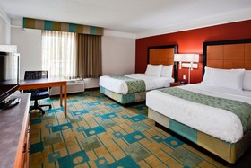 La Quinta Inn & Suites by Wyndham USF (Near Busch Gardens)