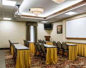 Quality Inn Airport - Cruise Port