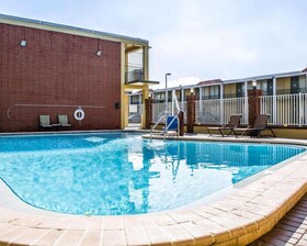 Quality Inn Airport - Cruise Port