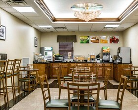 Quality Inn Airport - Cruise Port