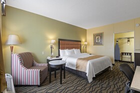 Quality Inn Airport - Cruise Port