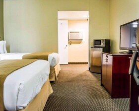 Quality Inn Airport - Cruise Port