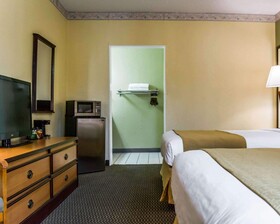 Quality Inn Airport - Cruise Port