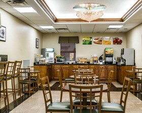 Quality Inn Airport - Cruise Port