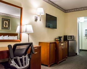 Quality Inn Airport - Cruise Port
