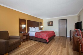 Ramada by Wyndham Tampa Airport Westshore