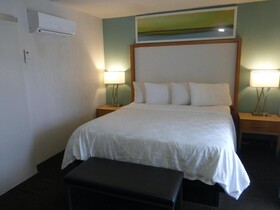 Red Roof PLUS & Suites Tampa
