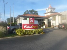 Red Roof PLUS & Suites Tampa