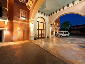 Tahitian Inn