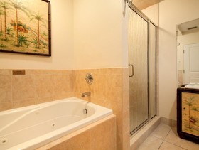Tahitian Inn