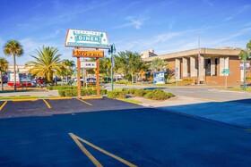 Sunrise Inn by OYO Titusville FL