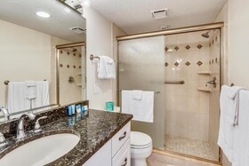 Land's End Building 10