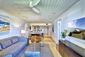 Land's End Building 11