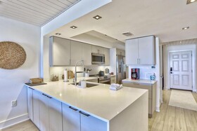 Land's End Building 11