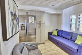 Land's End Building 11