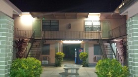 Helen Apartments & Motel
