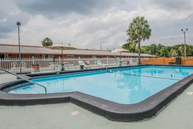 Rodeway Inn & Suites