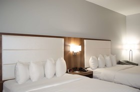Best Western Plus First Coast Inn & Suites