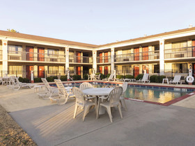 Days Inn by Wyndham Adairsville