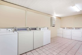 Days Inn by Wyndham Byron