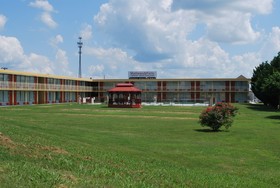 Econo Lodge Calhoun