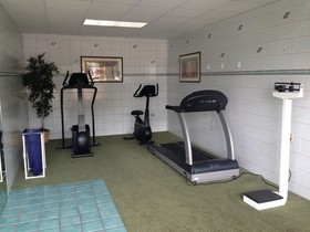 Super 8 by Wyndham Calhoun