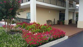 Super 8 by Wyndham Calhoun