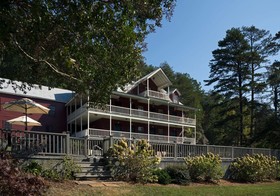 Glen-Ella Springs Inn & Restaurant