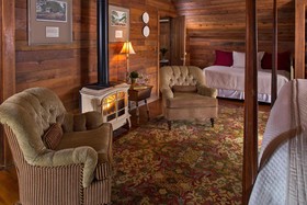 Glen-Ella Springs Inn & Restaurant