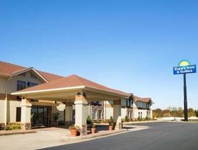 Days Inn & Suites by Wyndham Commerce