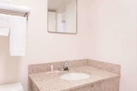 Howard Johnson by Wyndham Commerce GA