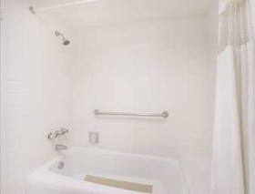 Howard Johnson by Wyndham Commerce GA