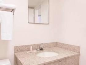 Howard Johnson by Wyndham Commerce GA