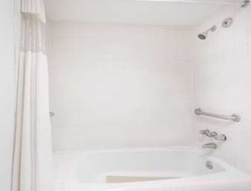 Howard Johnson by Wyndham Commerce GA