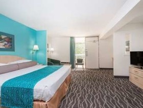 Howard Johnson by Wyndham Commerce GA