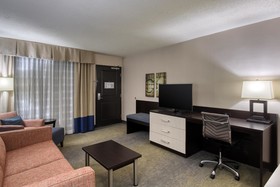 Holiday Inn & Suites Atlanta Airport-North